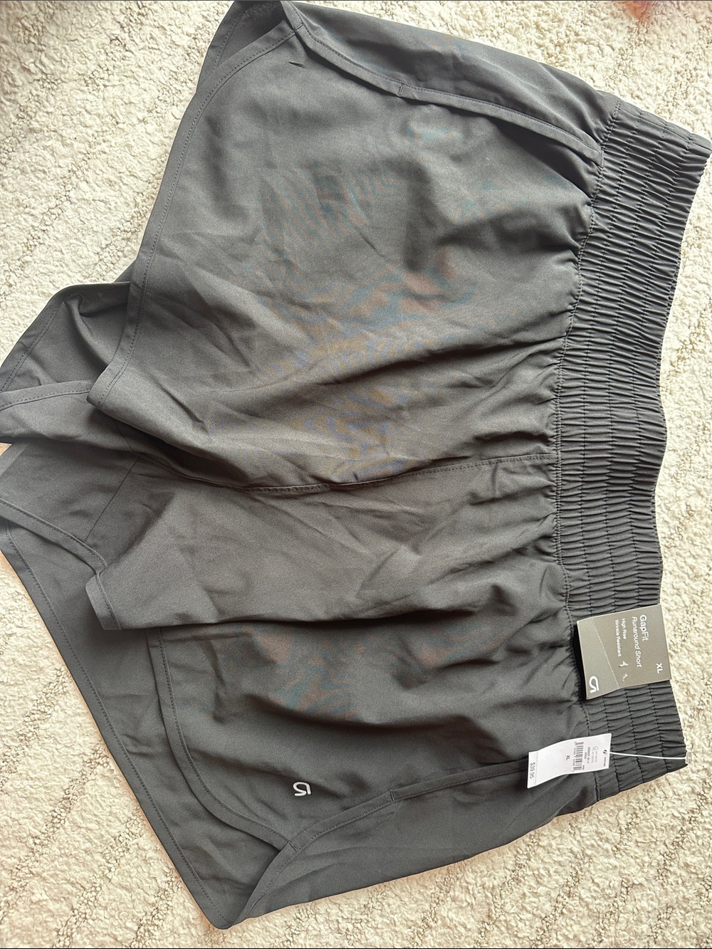 GAP Women's runaround, high-rise  Athletic Shorts — Black